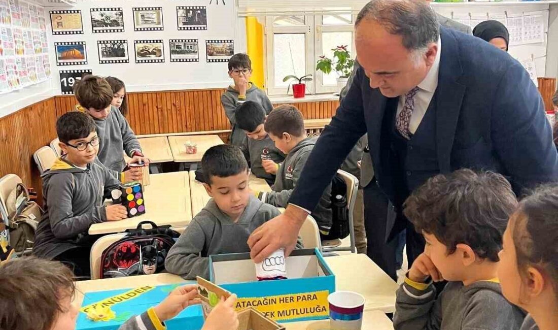 Sinop İstiklal İlkokulunda “Gönülden Gönül’e Kumbarası” projesi Sinop İstiklal İlkokulu öğrencileri,