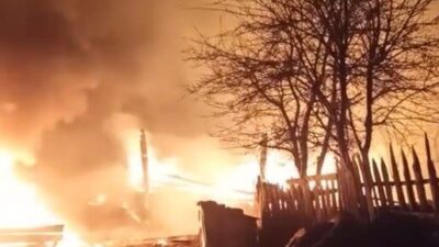 Sinop'un Boyabat ilçesine bağlı Karamusalı köyünde gece saatlerinde çıkan yangında
