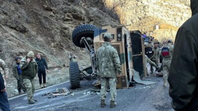 Şırnak'ta askeri aracın devrilmesi sonucu meydana gelen trafik kazasında 2