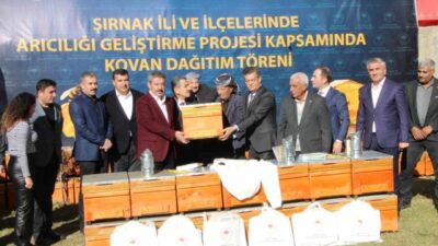 Şırnak'ta düzenlenen "Arıcılığı Geliştirme Projesi" töreninde 461 çiftçiye 4,5 milyon
