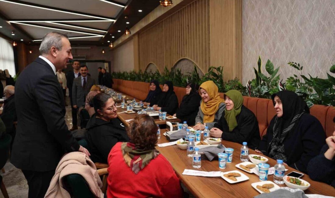 Sivas Belediyesi, dar gelirli emekli vatandaşlara yönelik düzenli nakit desteği