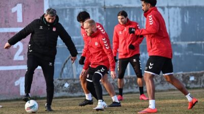 Sivasspor, Ziraat Türkiye Kupası'nda Beşiktaş'ı ağırlayacak. Ömer Erdoğan yönetimindeki antrenmanlarla