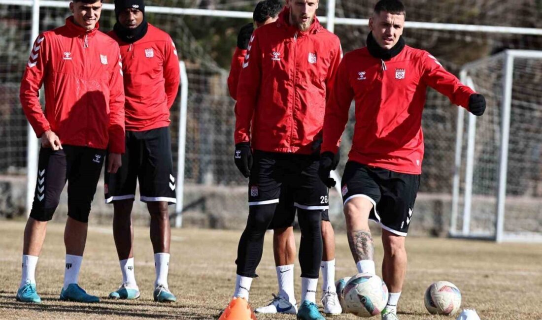 Sivasspor, Trabzonspor maçı için hazırlıklarını tamamlayarak bugün Trabzon'a gitti. Antrenmanda