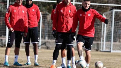 Sivasspor, Trabzonspor maçı için hazırlıklarını tamamlayarak bugün Trabzon'a gitti. Antrenmanda