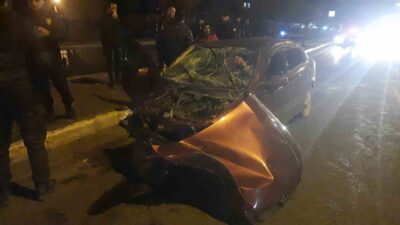 Sivas'ta yaşanan trafik kazasında, sürücü direksiyon hakimiyetini kaybederek orta refüje