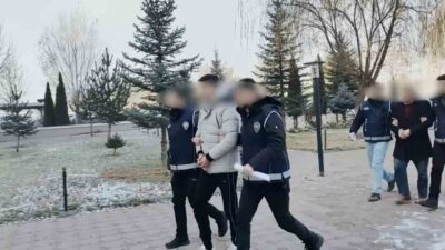 Sivas’ta 3 yabancı uyruklu kaçak göçmen yakalandı. Göçmenleri ülkeye sokan