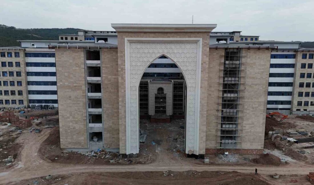 Sivas Cumhuriyet Üniversitesi Rektörü Prof. Dr. Ahmet Şengönül, yeni hastane
