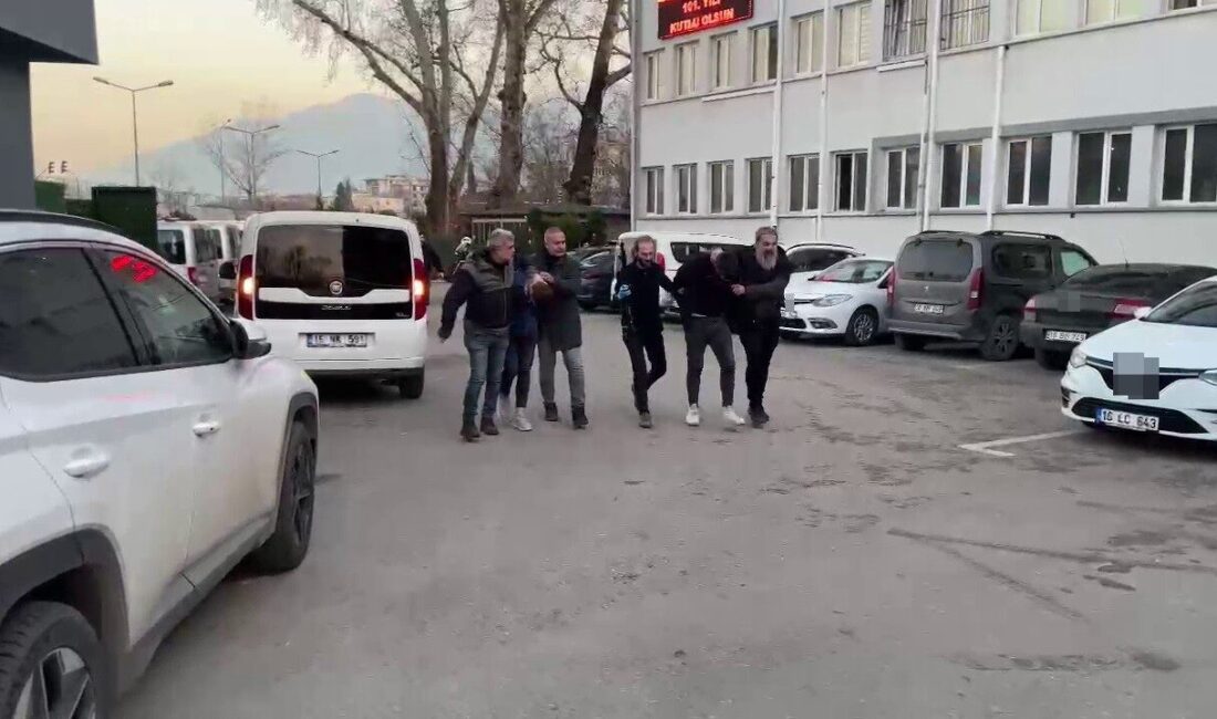 Bursa'da eski nişanlısına ve kız kardeşine saldıran Tayfun S. polis