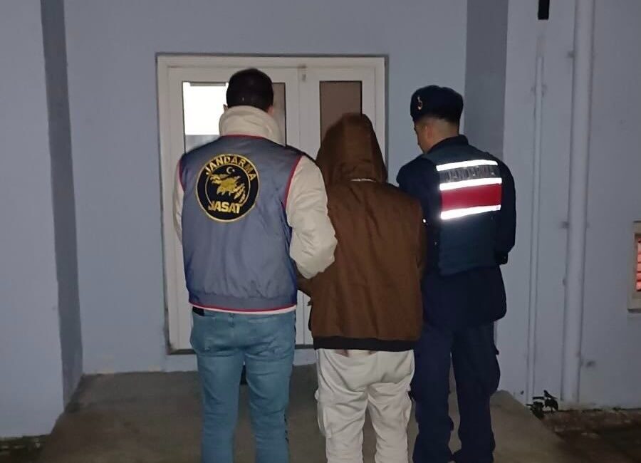 Söke’de 12 yıl hapis cezası ile aranan şahıs Söke’de yakalandı Aydın'ın Söke ilçesinde cinsel