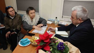 Nilüfer Belediye Başkanı Şadi Özdemir, İhsaniye Mahallesi'nde mahalle sakinlerinin talep