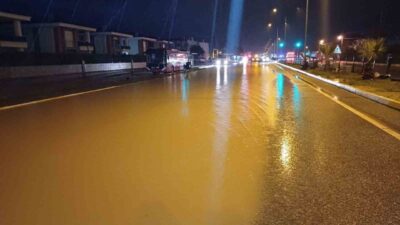 Edremit Kaymakamı Ahmet Odabaş, Narlı Mahallesi'nde meydana gelen su baskını
