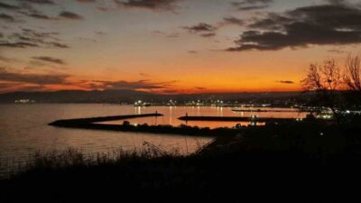 Tekirdağ'ın Süleymanpaşa ilçesinde gün batımı, muhteşem manzarasıyla ziyaretçileri büyülerken sahilde
