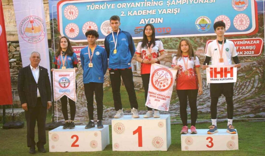 Aydın'ın Sultanhisar ilçesinde düzenlenen Türkiye Oryantiring Şampiyonası'nda başarılı olan yarışmacılara