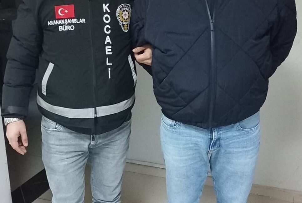 Kocaeli'de Yunus timleri tarafından durdurulan E.Ö., K.K. ve H.T.'nin üstünde