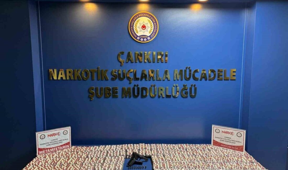 Şüphe üzerine durdurulan araçta binlerce uyuşturucu madde ele geçirildi: 3 tutuklama Çankırı'da durdurulan araçta binlerce
