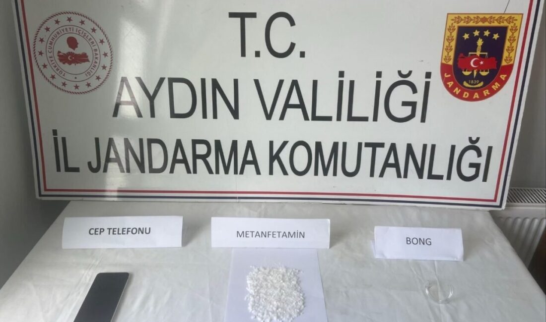 İncirliova'da durdurulan araçta metamfetamin ve uyuşturucu malzemeler ele geçirildi. N.İ.