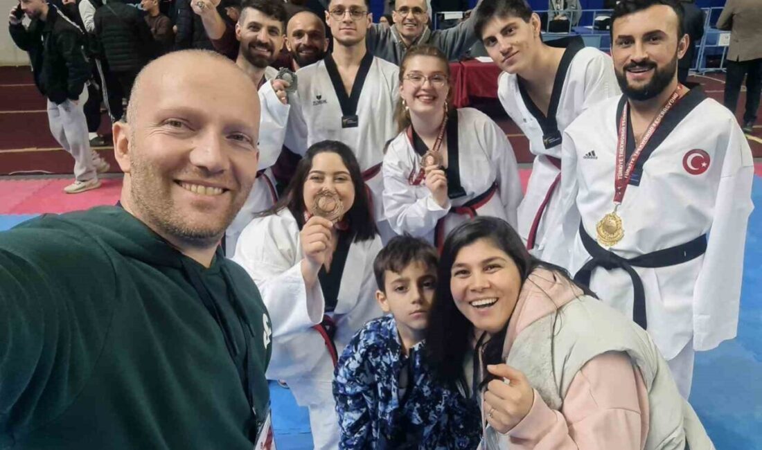 Taekwondoda derece yapan Denizlili 4 sporcu milli takıma adını yazdırdı Denizli'den Fatih Gültekin'in altın