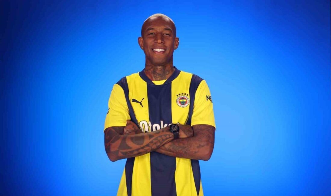 Fenerbahçe'nin yeni transferi Anderson Talisca, sarı-lacivertli formayı giymenin onurunu yaşadığını