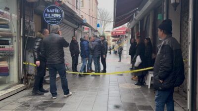 Adapazarı'ndaki kuyumcu soygununda 25 milyon liralık altın ve saat çalındı.