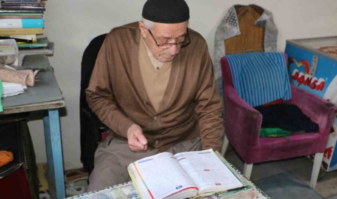 Diyarbakır'da bakkal olarak çalışan Ömer Tekin, Türkiye ve Müslüman ülkelerdeki