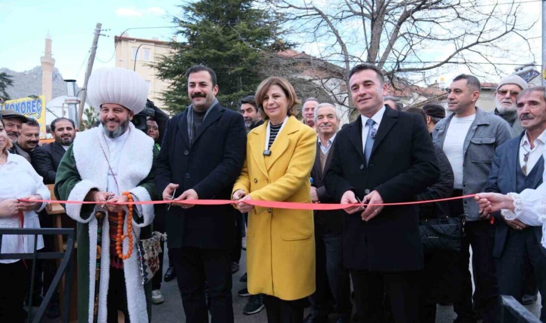 Sivrihisar Belediye Başkanı Habil Dökmeci, Eskişehir Valisi Hüseyin Aksoy ve