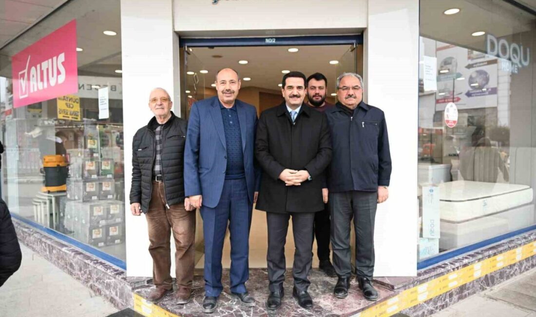 Battalgazi Belediye Başkanı Bayram Taşkın, İnönü Caddesi'ndeki esnafları ziyaret ederek