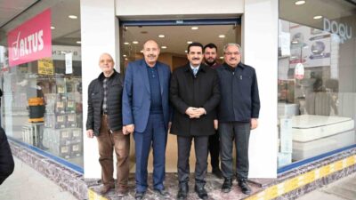 Battalgazi Belediye Başkanı Bayram Taşkın, İnönü Caddesi'ndeki esnafları ziyaret ederek