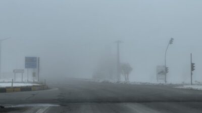 Bitlis'in Tatvan ilçesi ile Rahva bölgesi, yoğun sis nedeniyle zor