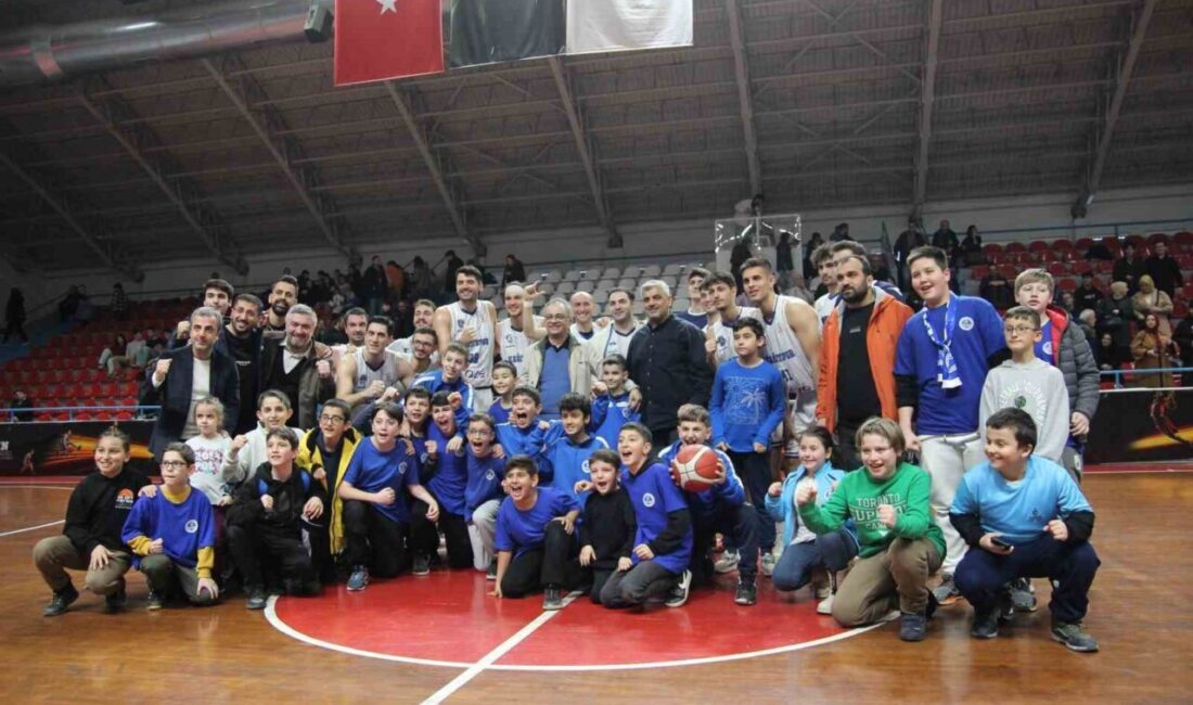 Kocaeli Büyükşehir Belediye Kağıtspor, Ankara Genç Akademi'yi 75-66 mağlup ederek
