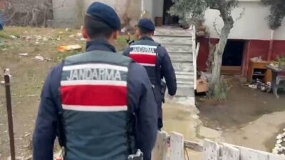 Tekirdağ'ın Şarköy ilçesindeki operasyonda uyuşturucu ve tarihi eser niteliğinde silahlar