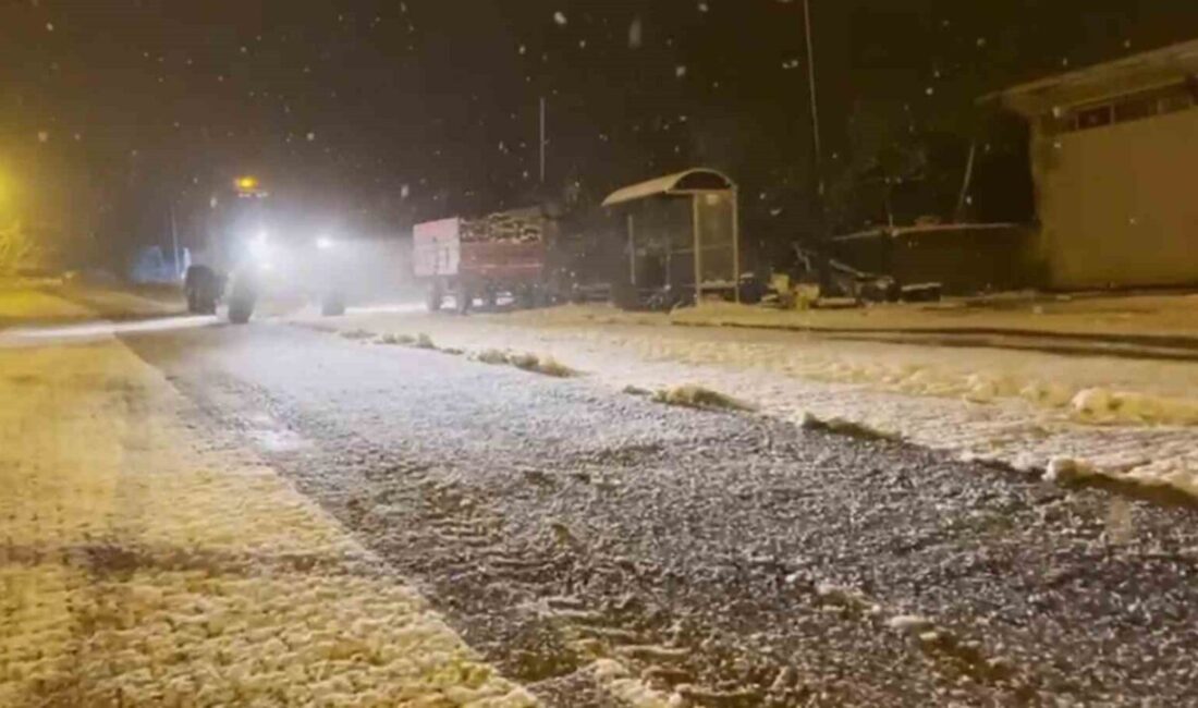 Tekirdağ'da kar yağışının etkisiyle yollar kapanmaması için Süleymanpaşa Belediyesi, Kazandere,