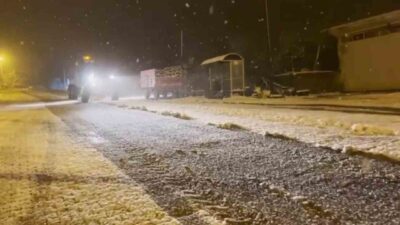 Tekirdağ'da kar yağışının etkisiyle yollar kapanmaması için Süleymanpaşa Belediyesi, Kazandere,
