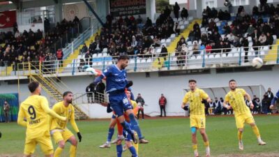 Pazarspor, TFF 3. Lig'de Küçükçekmece Sinop Spor'a 3-1 mağlup oldu.