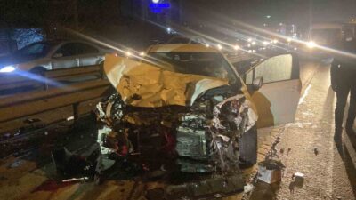 Gebze'de tırın karıştığı trafik kazasında 1'i ağır 4 kişi yaralandı.