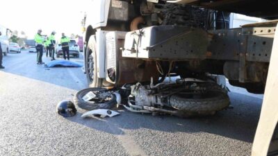 Adana'da motosiklet sürücüsü Murat Çevik, iki tır arasında kalarak feci