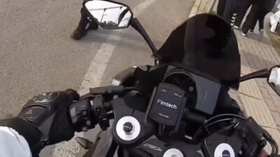 Samsun'un Çarşamba ilçesinde motosikletli genç ile trafik polisi arasındaki esprili