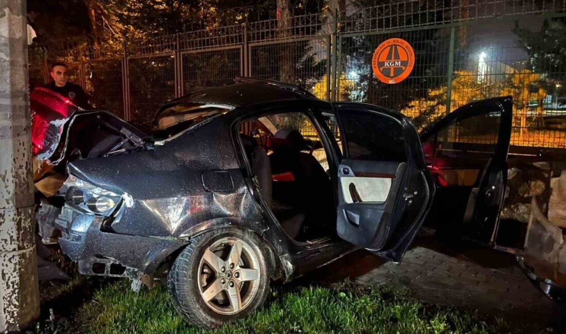 Bursa'da trafik kazasında sürücü ve yolcu ağır yaralandı. Makas atarak