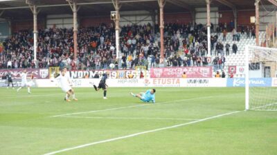 Bandırmaspor, evinde Manisa FK'ya 3-2 yenildi. Maçta gol perdesini Manisa