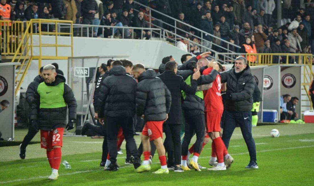 Çorum FK, Bandırmaspor'u 4-0 mağlup ederken Eren Karadağ, Tunahan Ergül,