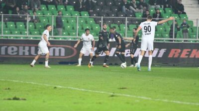 Sakaryaspor ile Gençlerbirliği arasında oynanan maç 0-0 beraberlikle sonuçlandı. Hakemler