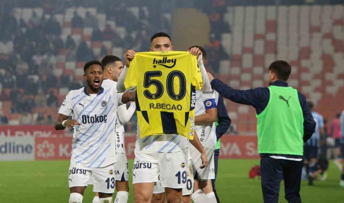 Fenerbahçe, deplasmanda Adana Demirspor'u 4-0 yenerek rahat bir galibiyet aldı.