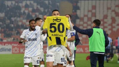 Fenerbahçe, deplasmanda Adana Demirspor'u 4-0 yenerek rahat bir galibiyet aldı.