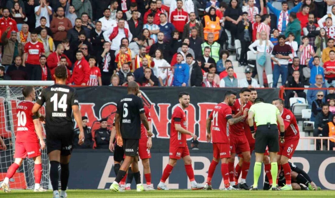 Antalyaspor ile Beşiktaş arasındaki maçın ilk yarısı golsüz tamamlandı. İki