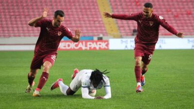 Atakaş Hatayspor, Süper Lig'de Çaykur Rizespor'a 2-1 yenildi. Goller Boutobba