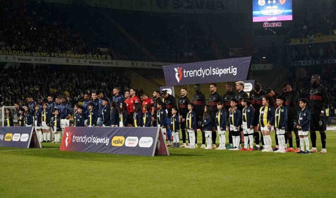 Fenerbahçe, Atakaş Hatayspor'u ağırlıyor.
