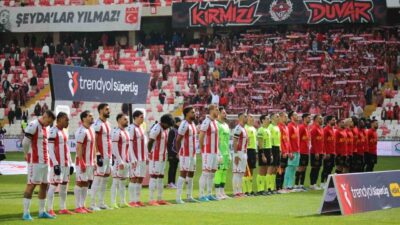 Sivasspor, Kayserispor'u 3-0'lık skorla yendi. Rey Manaj, Moutoussamy ve Rodrigues'in