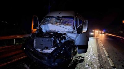 Manavgat'ta tur minibüsünün tıra çarpması sonucu meydana gelen kazada Alman