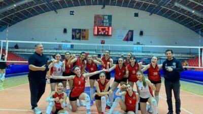 Turgutlu Belediyespor Kadın Voleybol takımı, deplasmanda Ata Okulspor'u 2-3 mağlup