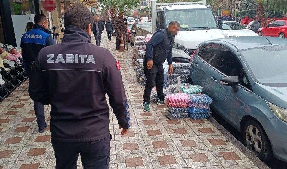 Turgutlu'da Zabıta Müdürlüğü ve Emniyet Müdürlüğü ekipleri yağışlı havaya rağmen