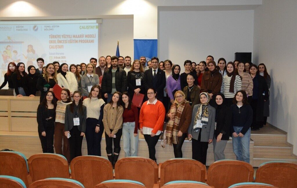 Anadolu Üniversitesi Eğitim Fakültesi'nde